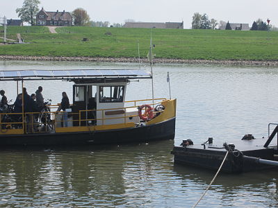 Het veerpontje over de Neder-Rijn (Driel-Oosterbeek). De rivier vormde rond het begin van de jaartelling de Noordgrens van het Romeinse Rijk.